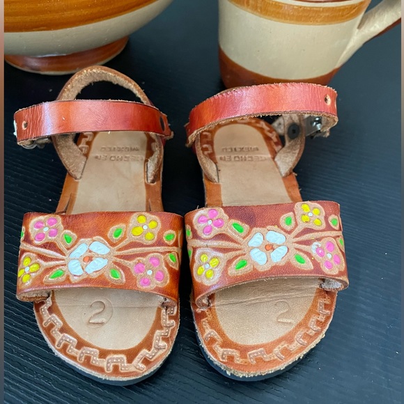 Girls Mexican Huaraches, Best Guess in Size would be 4.5C-5C, Real Leather - Picture 2 of 8